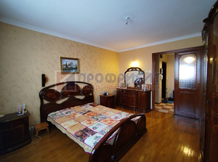 Продам четырехкомнатную (и более) квартиру